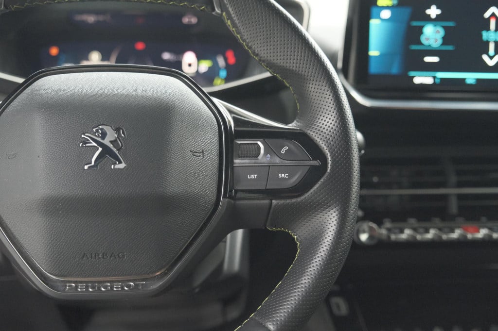 Peugeot E-2008 ev gt pack 50 kwh | panoramadak | camera | adaptieve cruise 