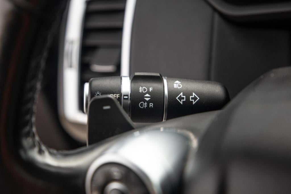 Land Rover Discovery 3.0 td6 hse grijs kenteken / leer / navi / luchtvering