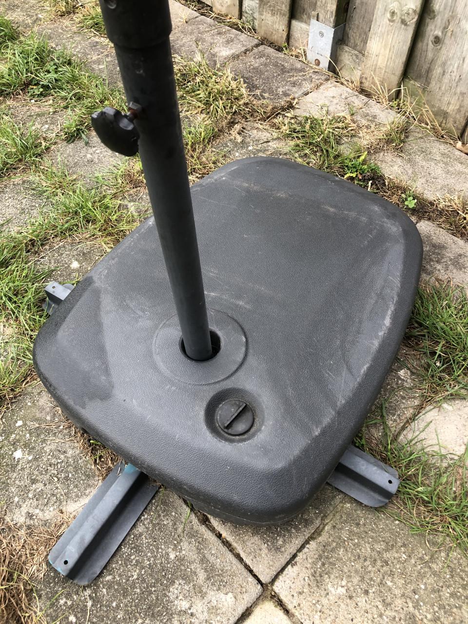 2 keer zwarte parasolvoet met metalen Kruisvoet