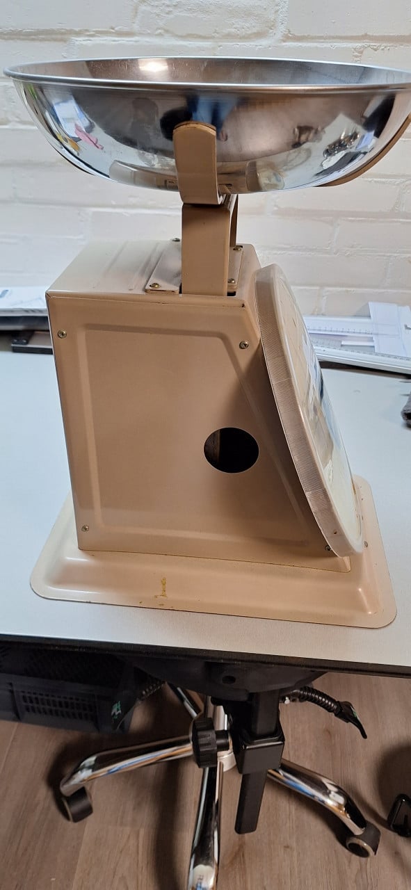 Werkende vintage weegschaal