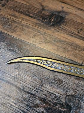 Decoratieve briefopener met Jeruzalemkruis