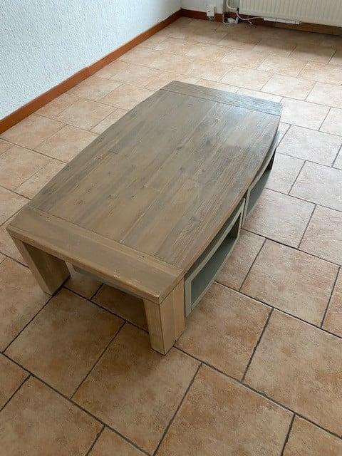 Diverse meubels, eettafel, salontafel, staande kast, tv meubel en dressoir