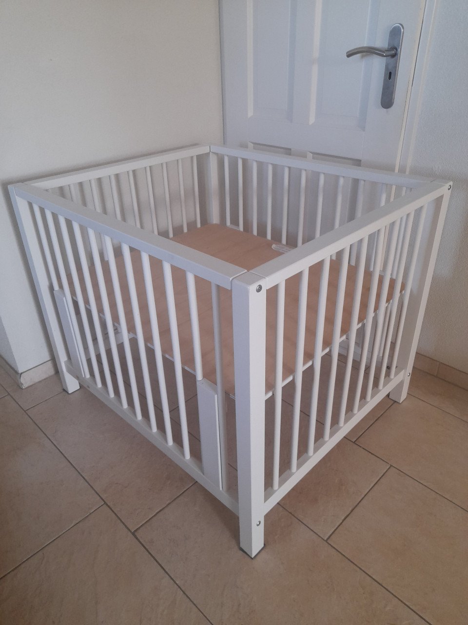 Witte box in hoogte verstelbaar 81 x 96 x 78H (in goede nette staat )