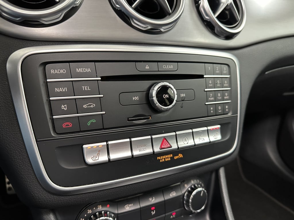 Mercedes-Benz Gla-klasse 200 amg premium | trekhaak | panoramadak | camera 