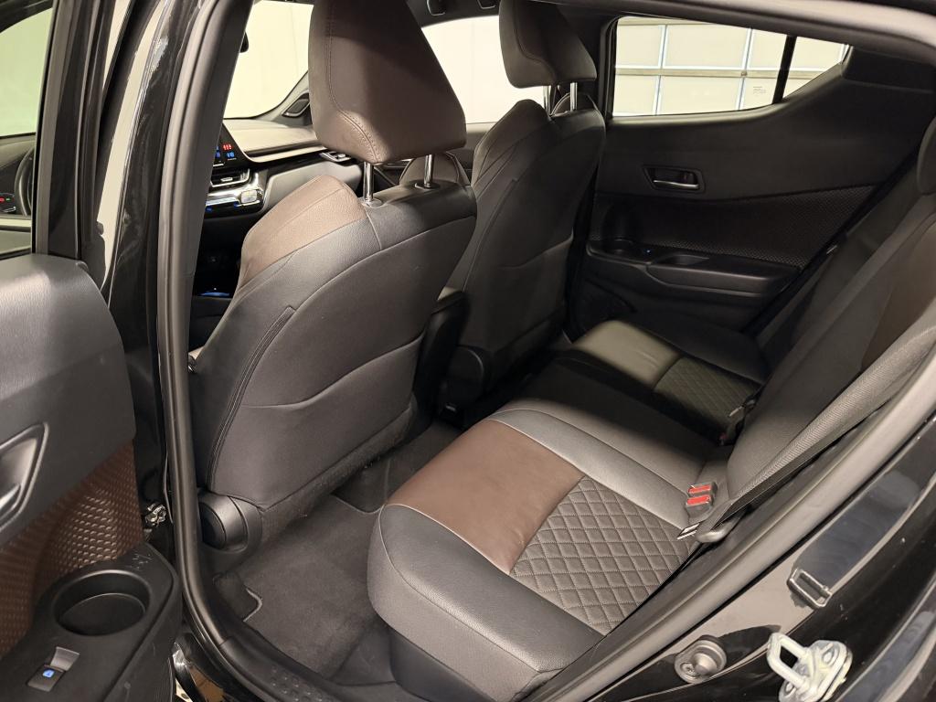 Toyota C-hr 1.8 hybrid executive