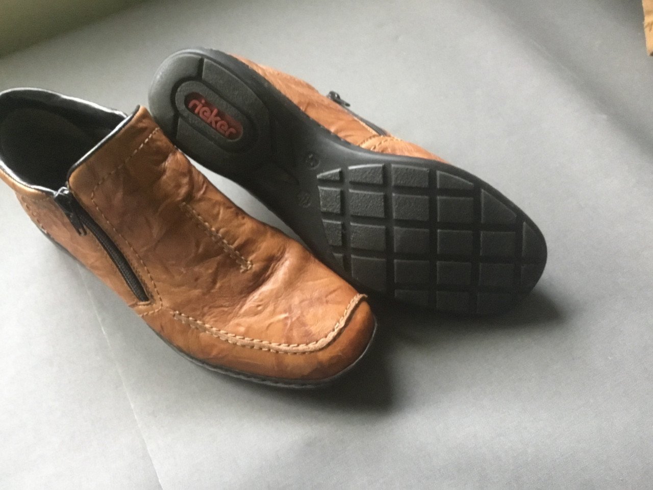 Nieuw/ dames schoenen/ laarsjes ( Ricker)
