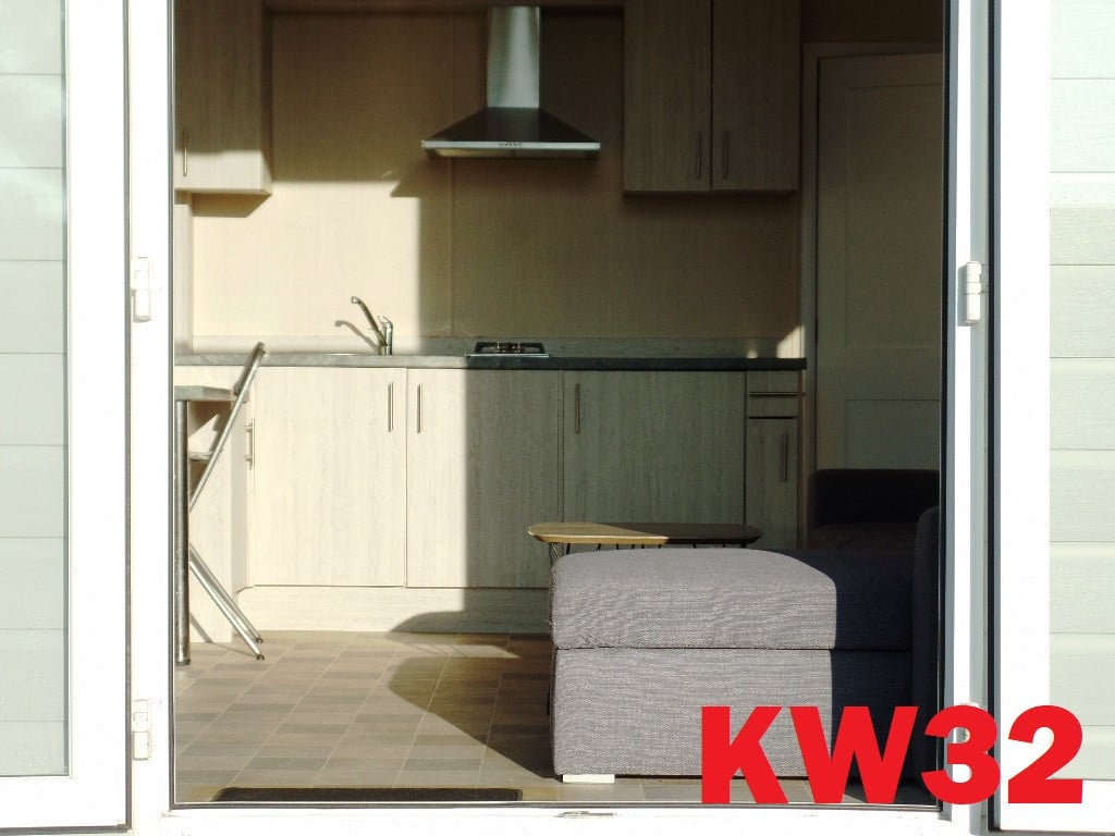 Compacte stacaravans en chalets voor kleine kavel te koop