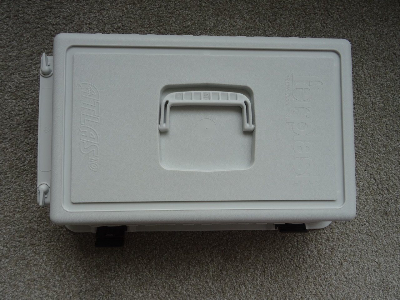 Dieren Bench / Vervoerskoffer Merk Ferplast  voor  € 7,50