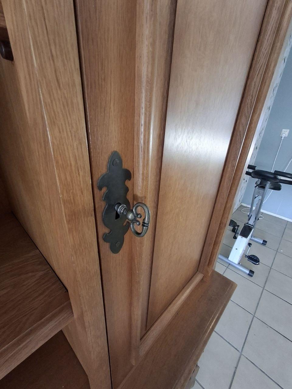 Eikenhouten kast