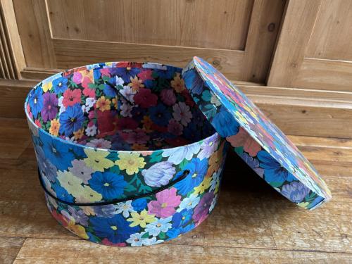 Hoedendoos...vintage