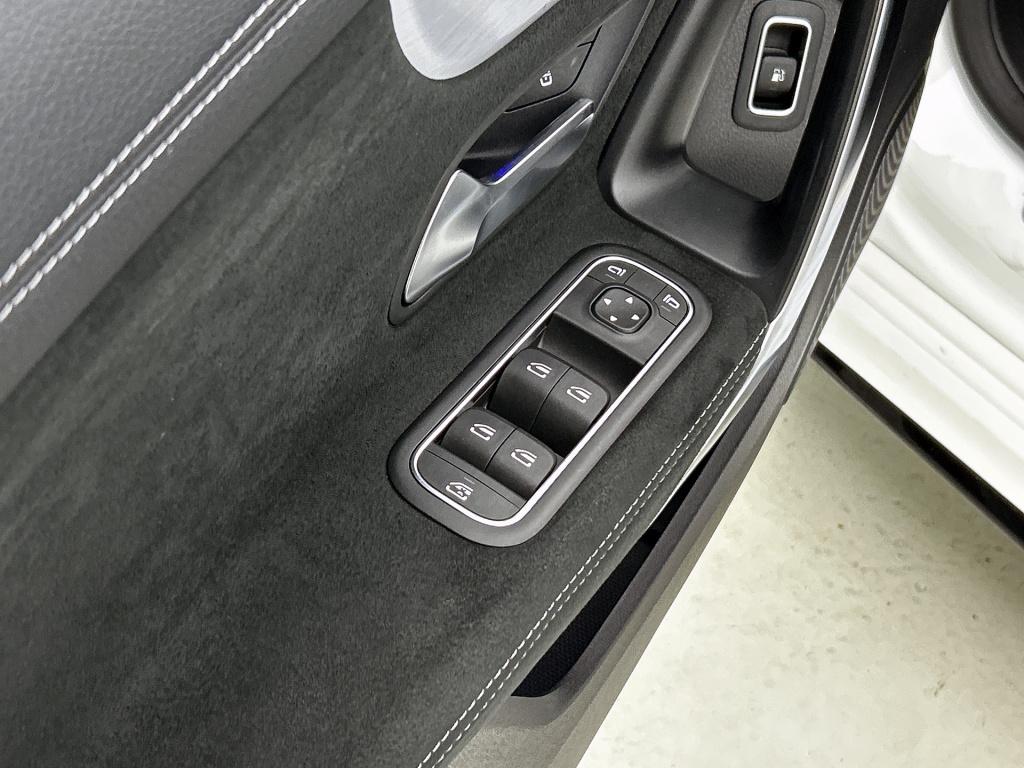 Mercedes-Benz A-Klasse 250 e plug in hybride | amg line | stoelverwarming |