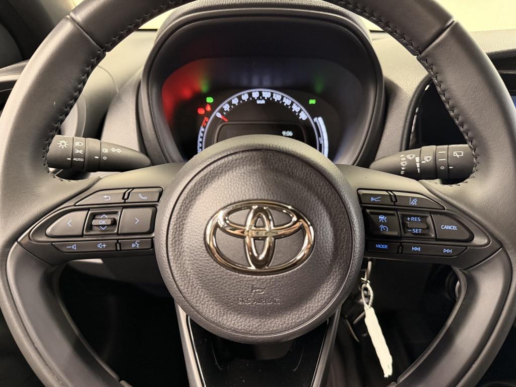 Toyota Aygo x 1.0 vvt-i mt play| camera| airco| adap.cruise