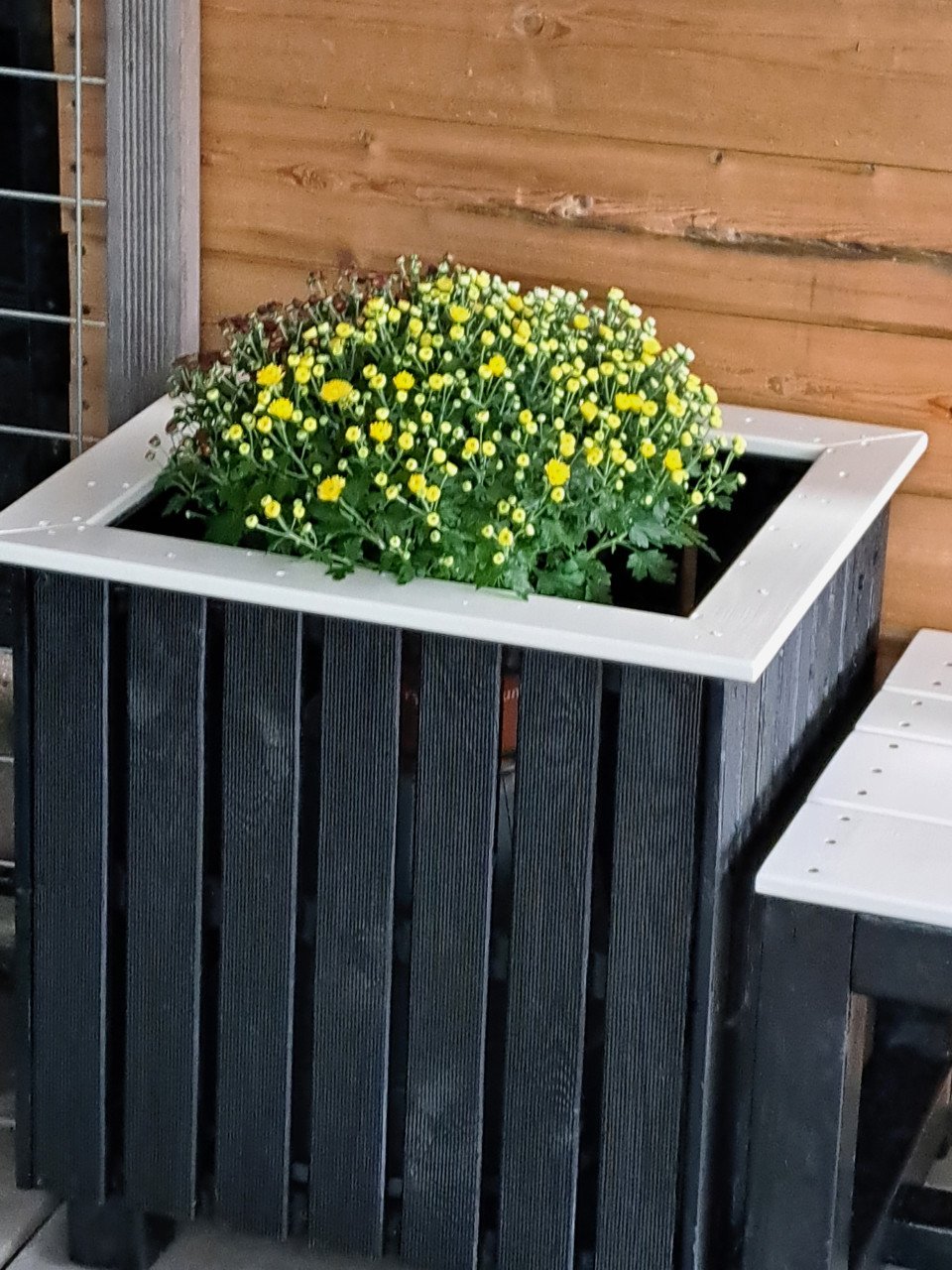 Mooie, stevige tuinbank incl. 2 plantenbakken - strak design
