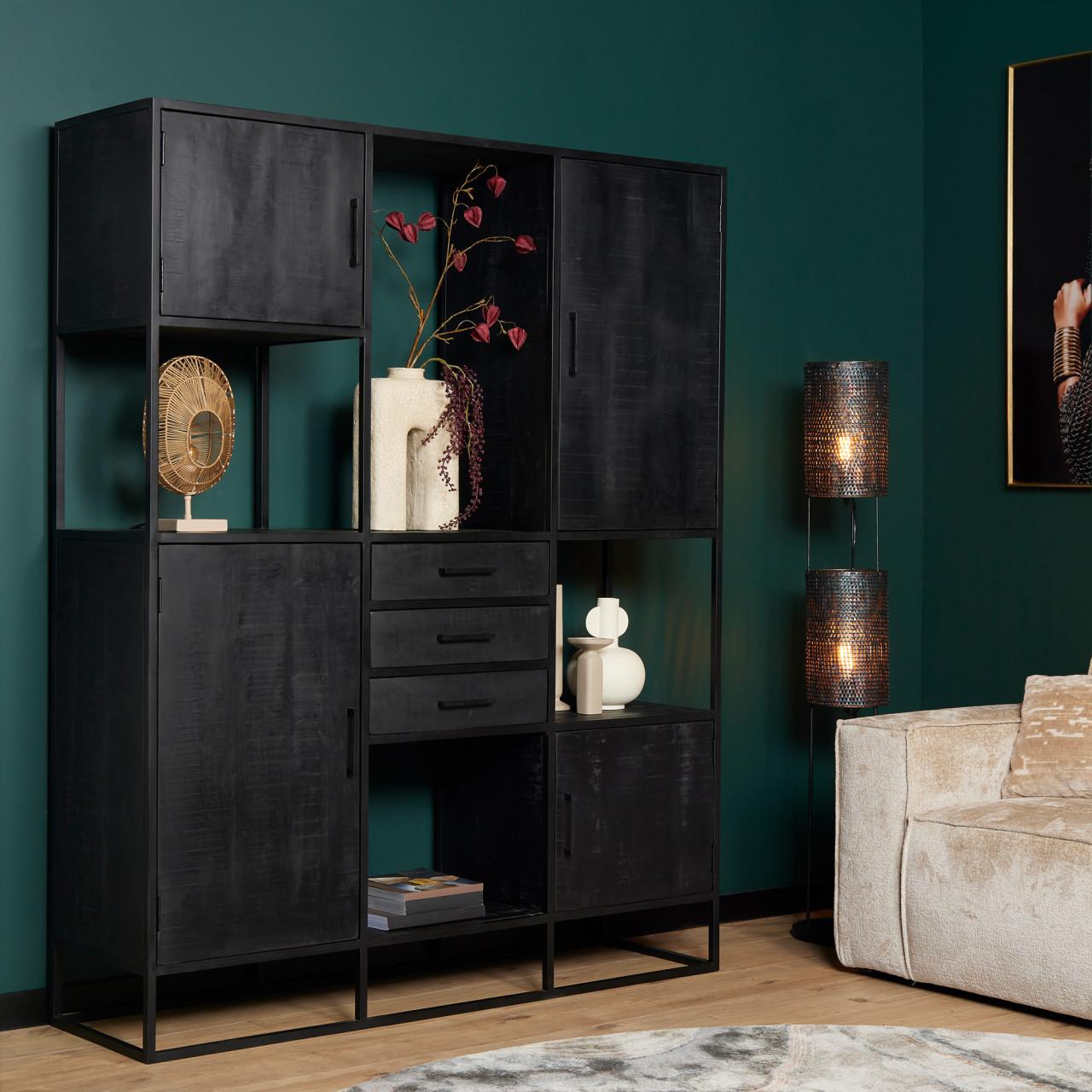 DIVERSE STOER EN SOBER DECO BIJ 3Z FACTORY, MAAR OOK BANKEN KASTEN TAFELS