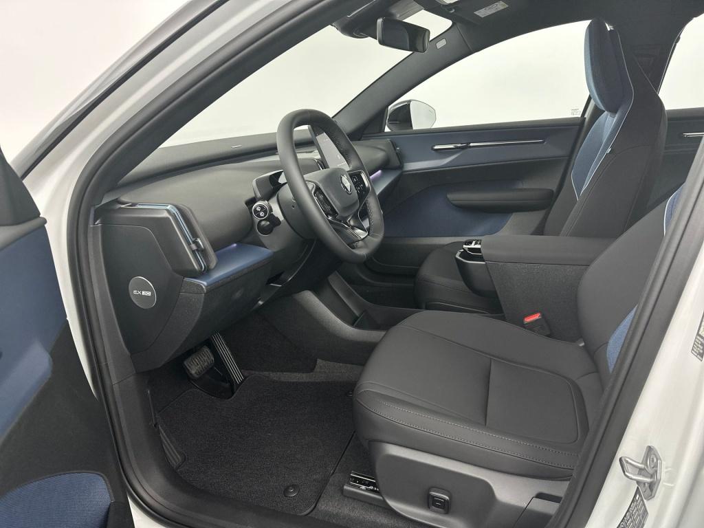 Volvo Ex30 p5 extended range plus europa | 272 pk |