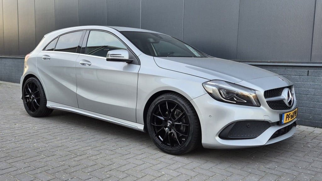Mercedes-Benz A-Klasse 180 bus.sol amg*led*navi*stoelvrw*18 inch*leder*zwar