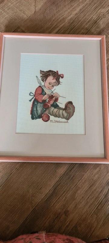 2 Hummel borduurwerken