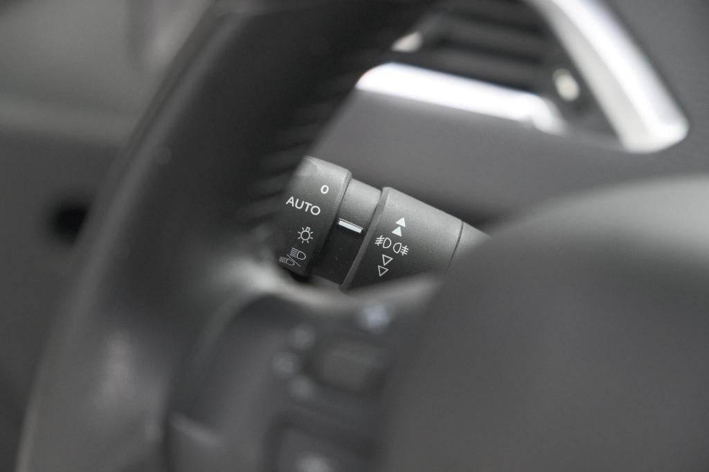 Peugeot 208 puretech 82 signature | parkeersensoren | apple carplay | navig
