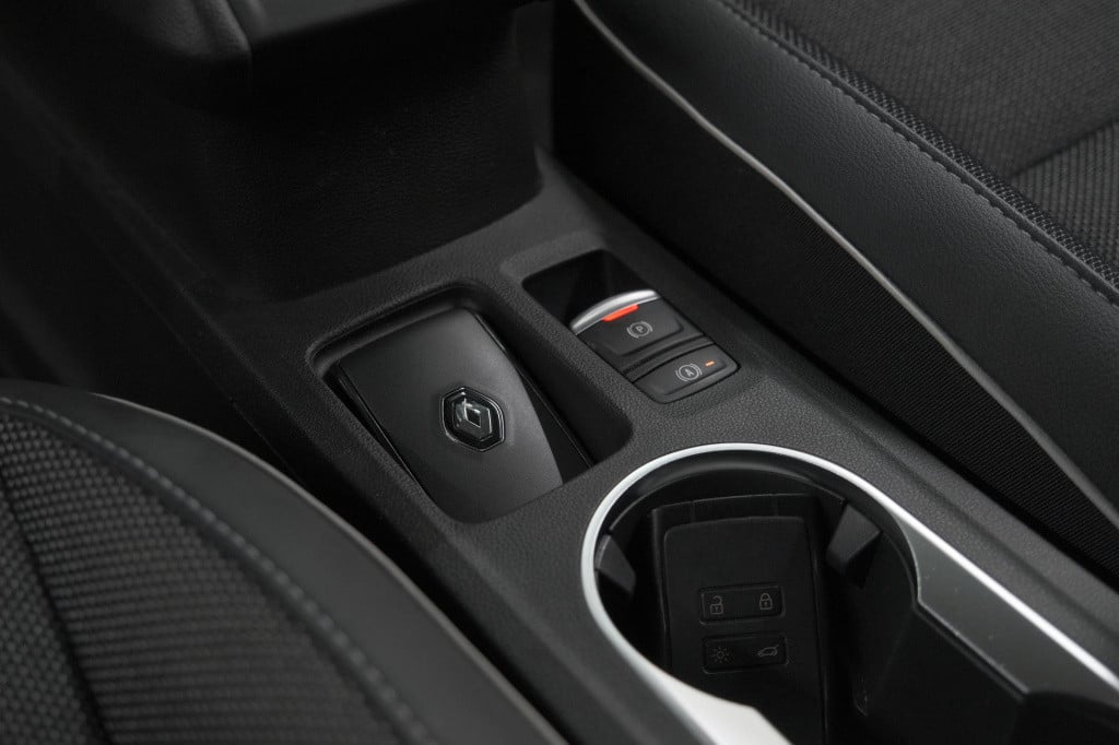 Renault Captur tce 140 edc techno | camera | 9.3 inch groot scherm | stoelv