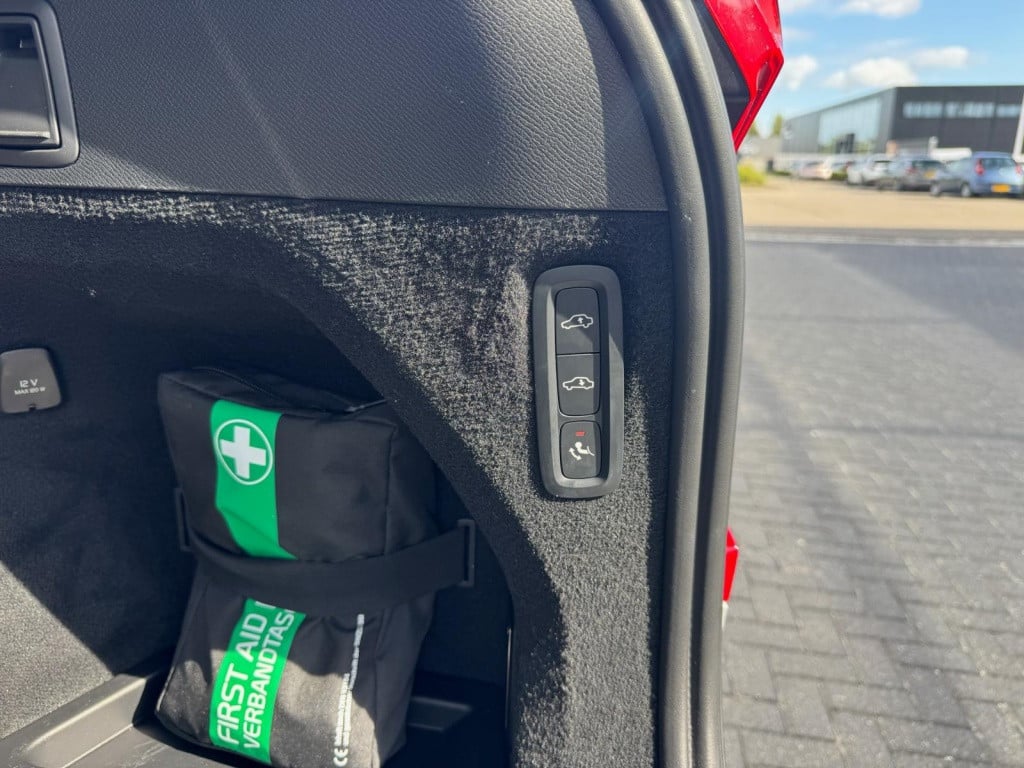 Volvo XC90 t8 455pk recharge ultra dark| full options!! b&w | luchtvering