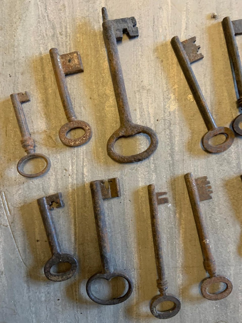 Te koop; oude sleutels antiek vintage sleutel kado