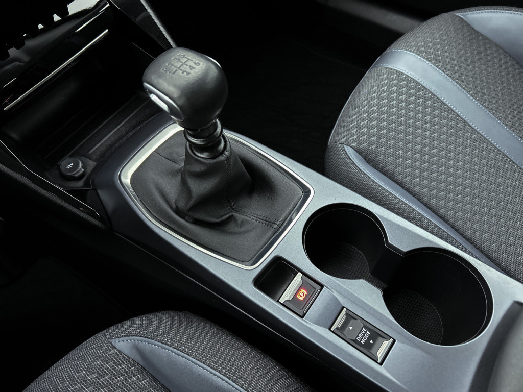 Peugeot 2008 100 pk allure | rijklaar | afneembare trekhaak | navi | camera