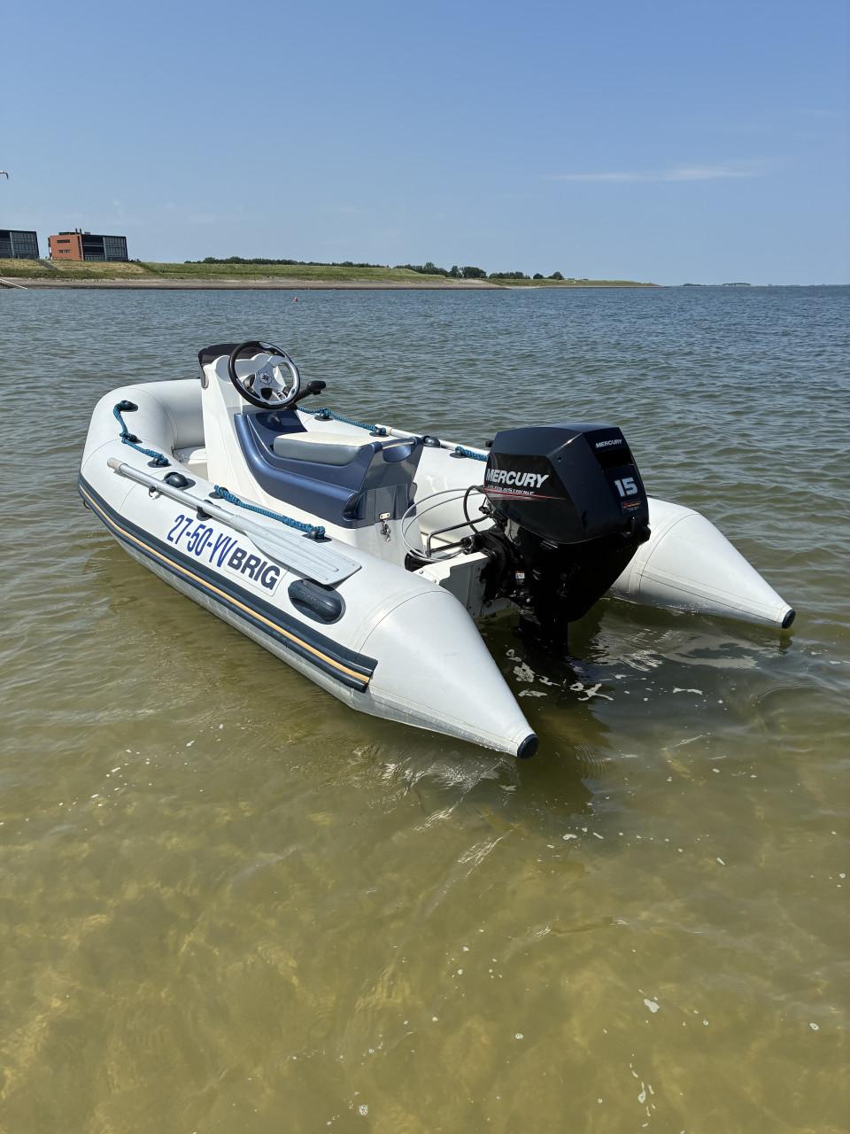 Brig 330 + 15 pk mercury en kalf trailer