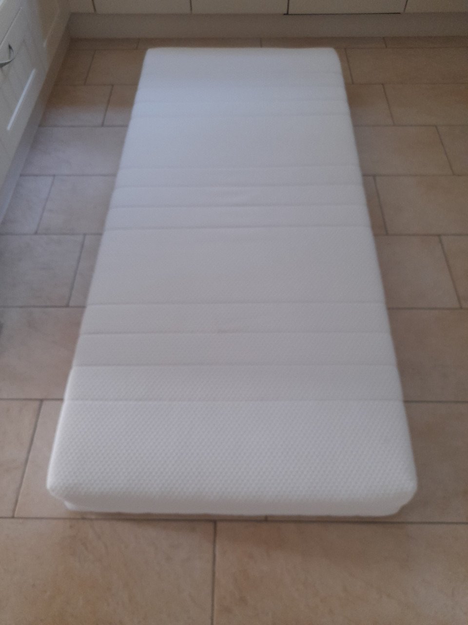 1 persoons matras 90 x 200 x 19 dik (z.g.a.n.)