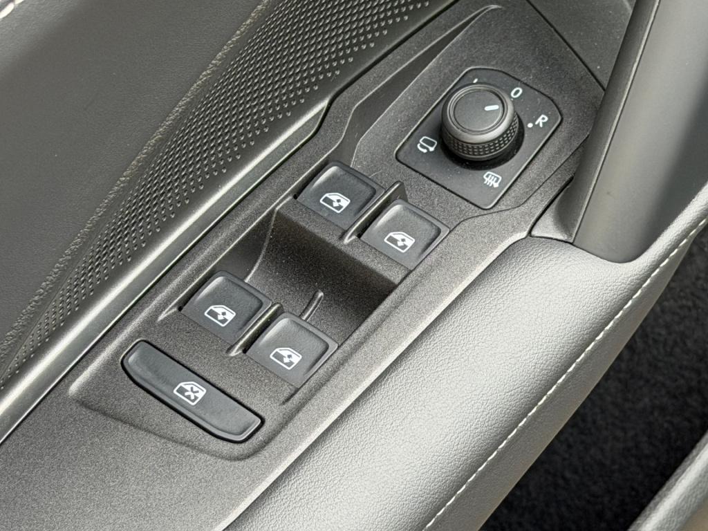 Volkswagen Tiguan 1.5 etsi life | camera | trekhaak | dode hoek | rijklaar 