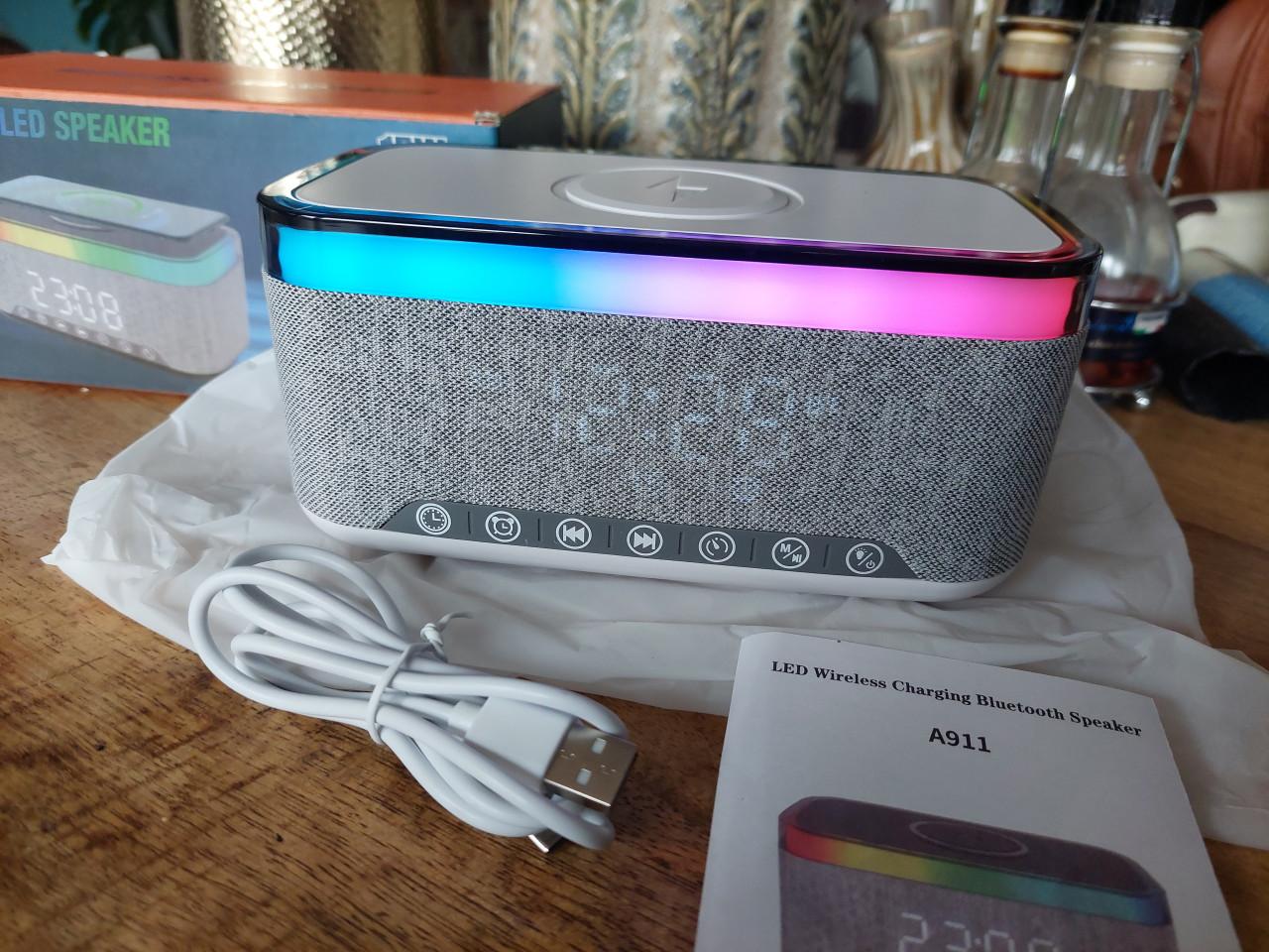 Nieuwe draadloze LED bleutooth speaker/klok/radio