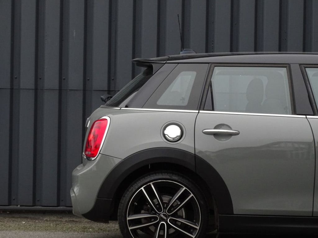 Mini Cooper mini 2.0 serious business 5-deurs | led | navi | 18"