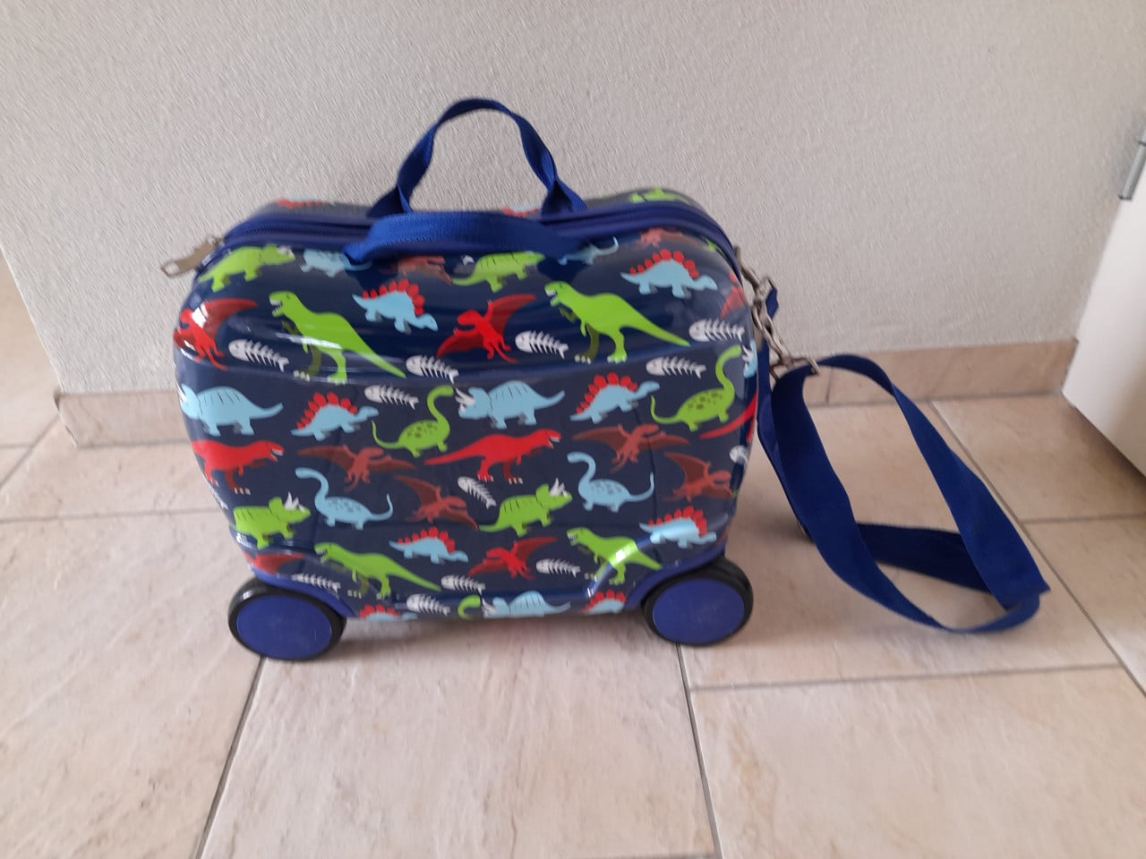 Leuke kinderkoffer DINO 20 x 40 x 30 (z.g.a.n.)