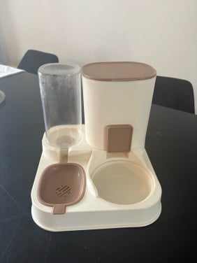 Voer- en drinkbak