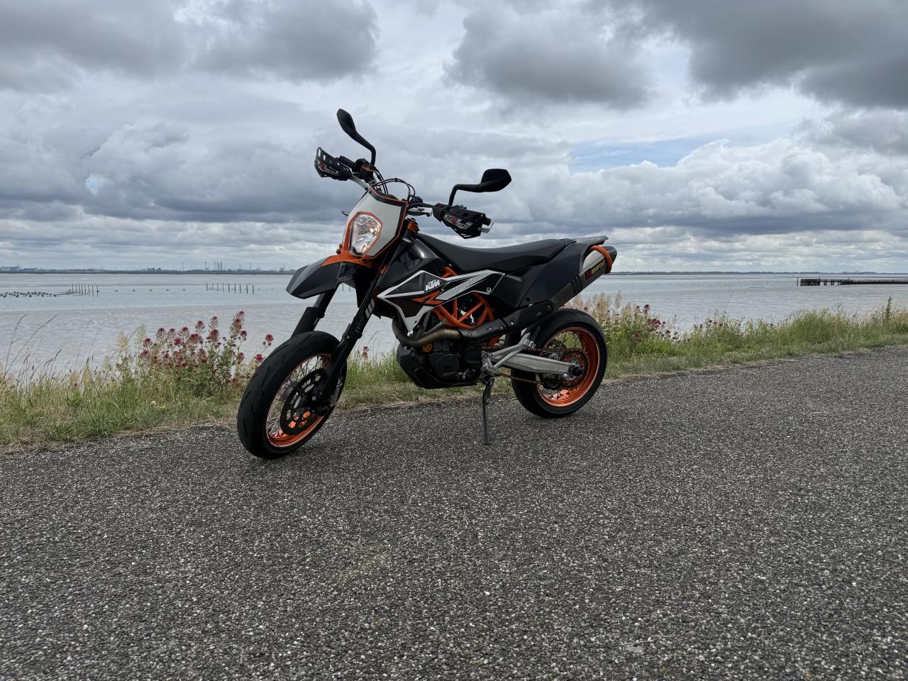 KTM 690 SMC R | 2013 | 23.587 km | Akrapovič | Zeer nette staat
