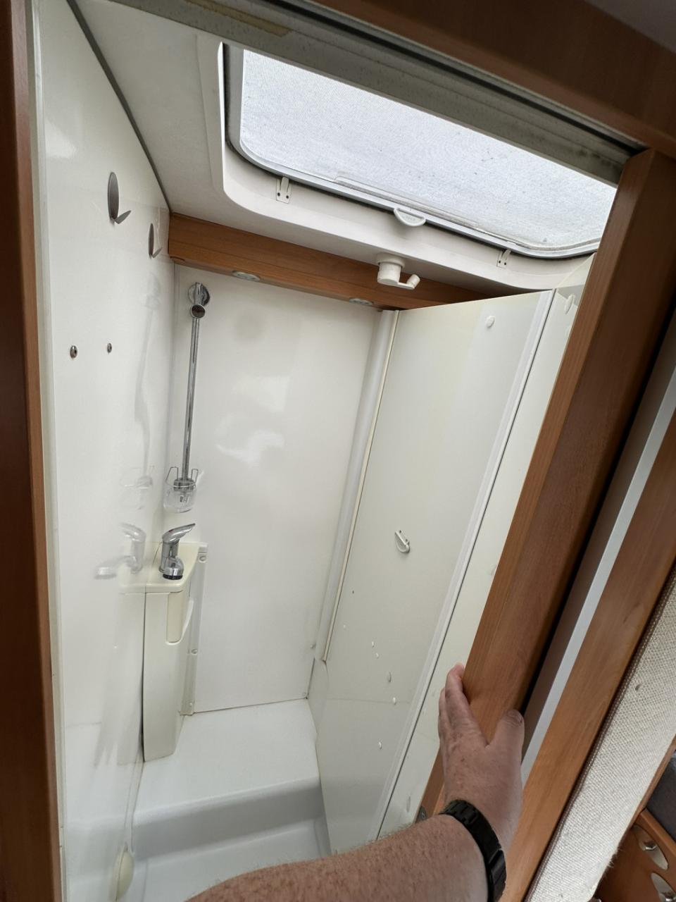 Hymer Onbekend hv 562 compacte hymer van | half-integraal met lengtebedden 
