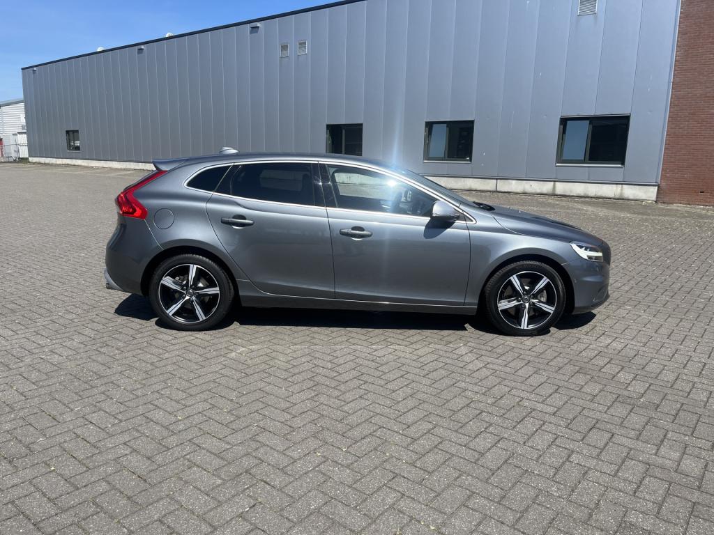 Volvo V40 1.5 t3 polar+ r-design sport pano navi trekhaak automaat