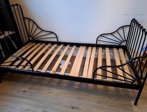Ikea meegroeibed zwart