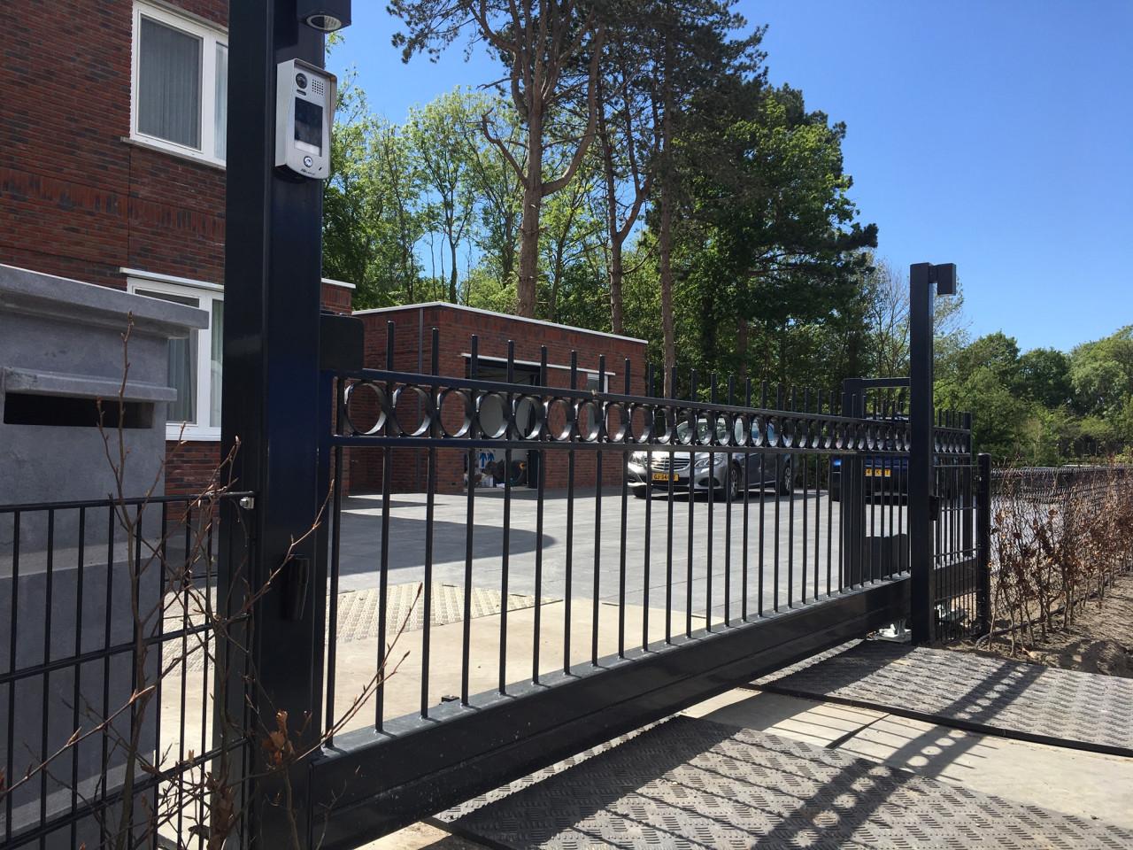 Hekwerken - Tuinpoorten - Schuifpoorten en Inrijpoorten op maat gemaakt.