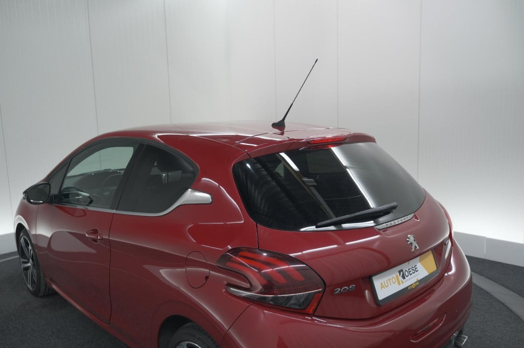 Peugeot 208 puretech 110 gt-line | apple carplay | parkeersensoren | climat