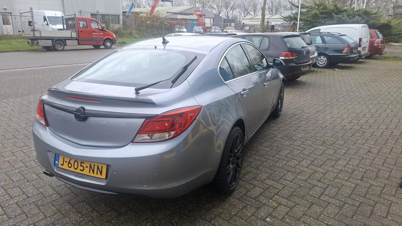 Opel Insignia 1.8 Cosmo 5 deurs bj:2009 airco-leer-19 inch i.z.g.st