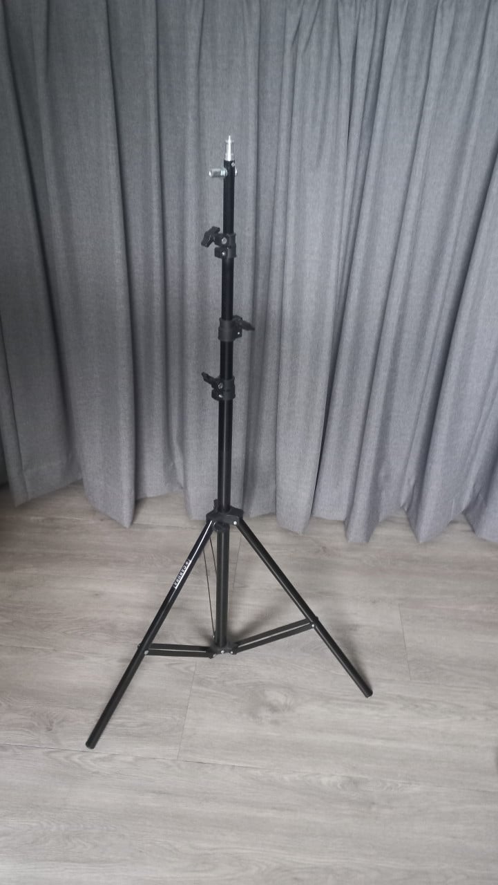 Klein statief (250 cm) voor bv fototoestel, lichte lamp of laserwaterpas