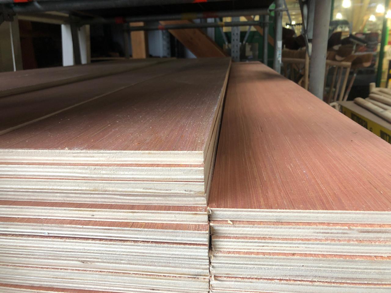 12 mm hardhout platen 250 x 21,5 v 3,50 ps 10 v 30