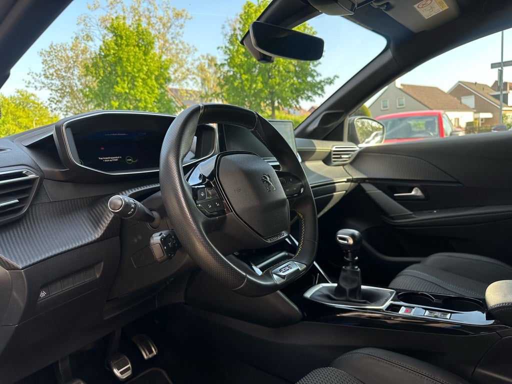 Peugeot 208 1.2 puretech gt-line