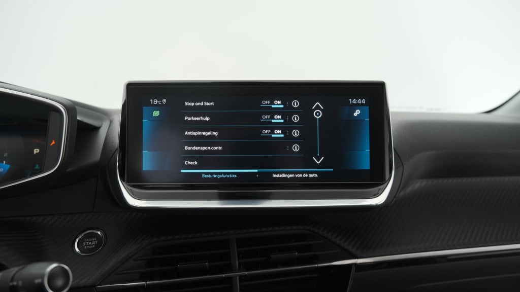 Peugeot 208 puretech 100 eat8 allure | camera | apple carplay | navigatie |