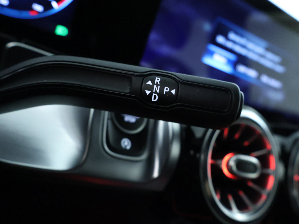 Mercedes-Benz Glb 180 business solution luxury | trekhaak | sfeerverlichtin
