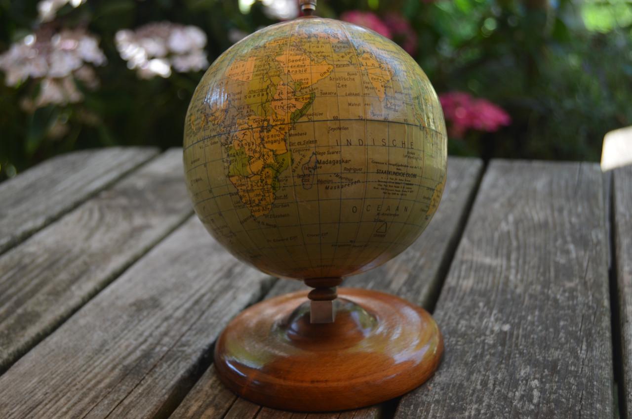 Räth Staatkundige globe in goede staat