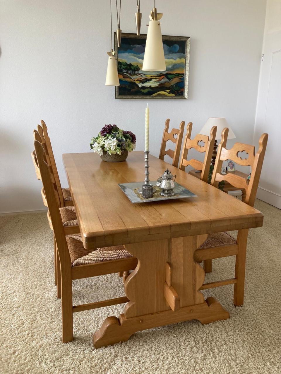 Eikenhouten tafel met 6 stoelen in uitstekende conditie