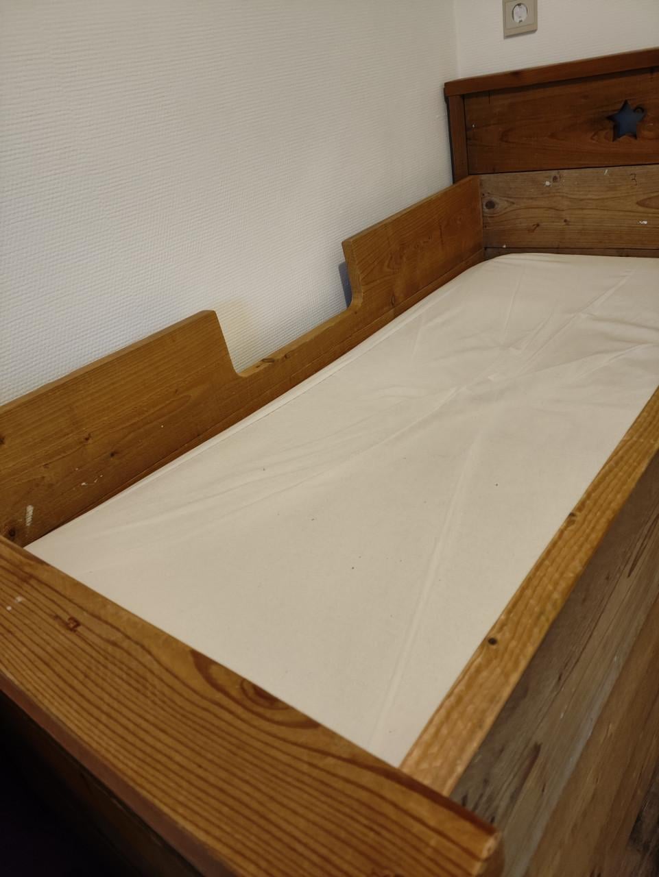 Peuterbed steigerhout