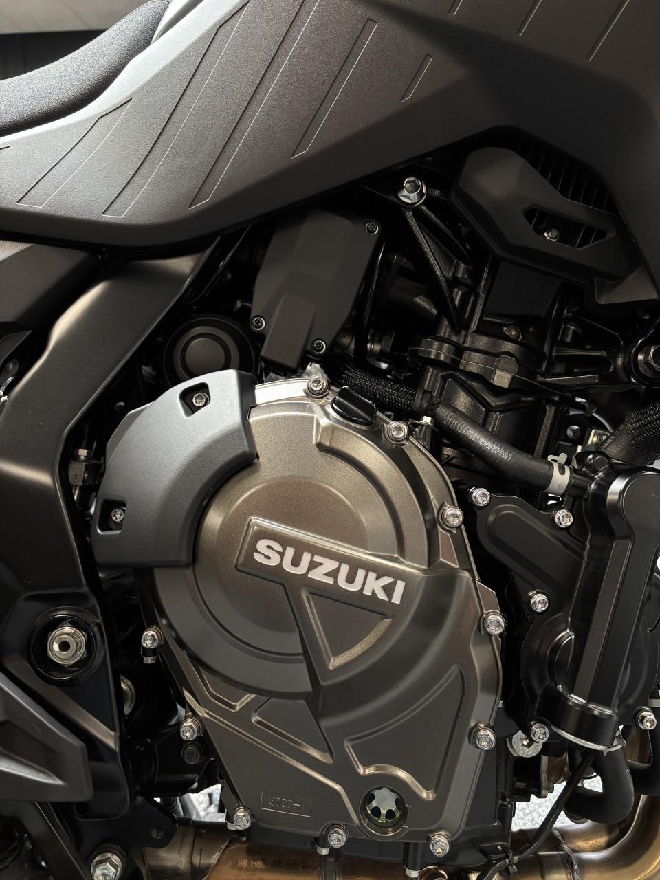Suzuki V-STROM 800 - BJ 2024 - 3.874 km