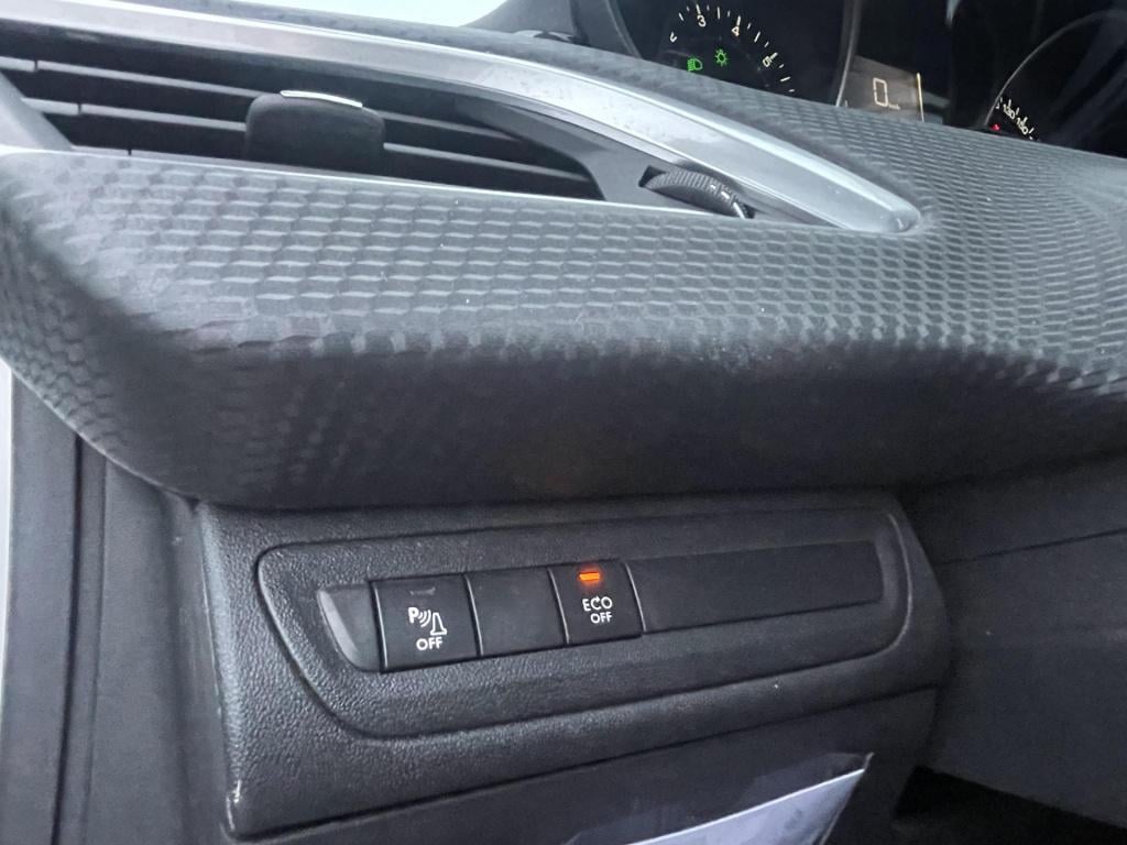 Peugeot 208 1.2 puretech signature